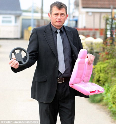 英國醉酒父親因駕駛兒子玩具車遭禁駕3年