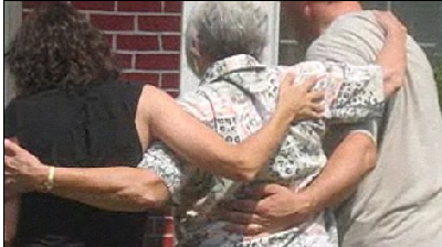 被騙子女在車禍中喪生 美國老婦34年后跟親人團圓