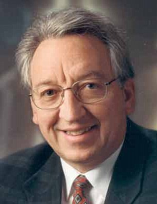 德國研制新型仿生眼裝置 失明患者有望重見光明