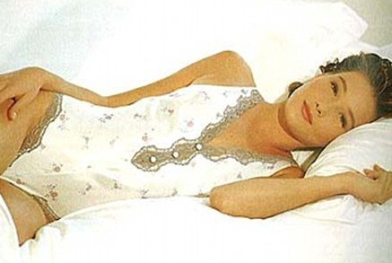 法國第一夫人布魯尼性感蕾絲內(nèi)衣照曝光