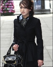 英國一女獄警因長(zhǎng)得太“正”被逼辭職