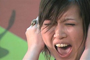 泰國舉行尖叫大賽 辣妹齜牙帥哥狂吼