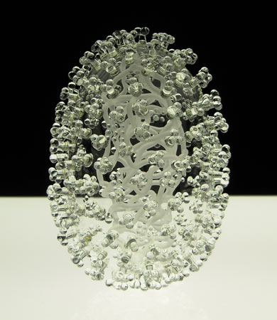 英藝術家制作玻璃雕塑展示H1NI病毒