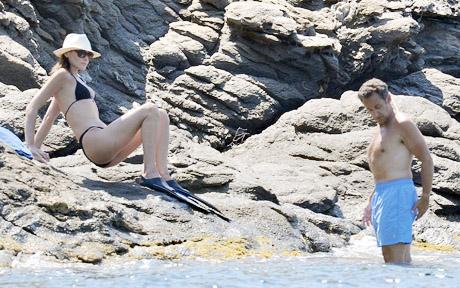 法國(guó)第一夫人被前夫原配踢爆偷情內(nèi)幕