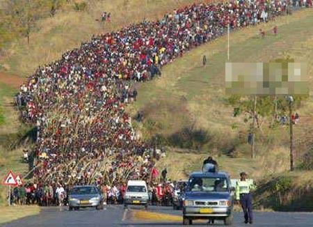 非洲酋長選妃萬人盛況:展示純潔的身體