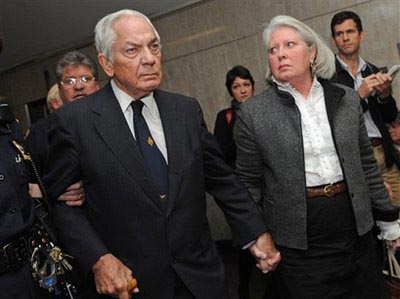 美慈善女王之子被控虐母 盜竊癡呆母親巨額財(cái)產(chǎn)