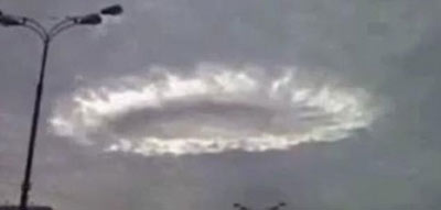 圖：莫斯科上空驚現(xiàn)金色“光環(huán)”