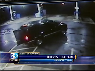 美國(guó)笨賊企圖用卡車偷A(chǔ)TM取款機(jī)(圖)