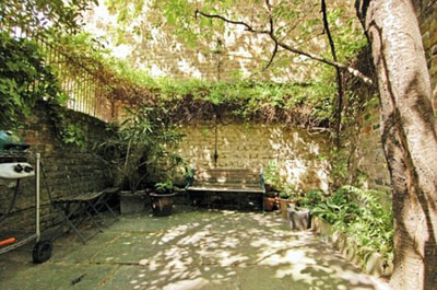 英國最“苗條”房子 不到2米寬開價55萬英鎊