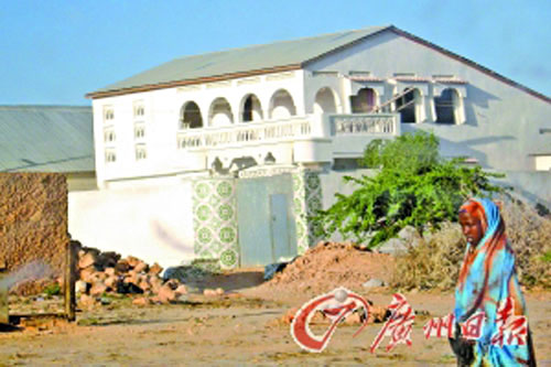 揭秘索馬里海盜生活 住豪宅開跑車狂享樂(圖)