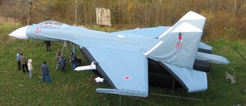 俄羅斯充氣戰(zhàn)機惟妙惟肖 蒙蔽衛(wèi)星偵察效果佳