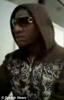 美一白人戴“好萊塢”黑人面具搶銀行 3小時(shí)5起均得手