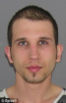 美一白人戴“好萊塢”黑人面具搶銀行 3小時(shí)5起均得手