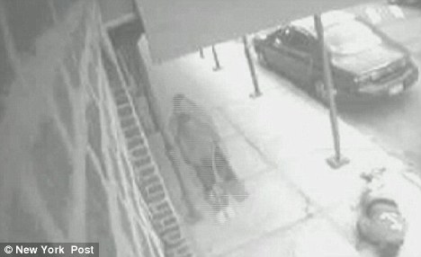 紐約市民見(jiàn)死不救 “英雄流浪漢”失血過(guò)多喪生