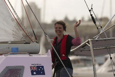 先后創(chuàng)航海記錄 英少年與澳少女或揚(yáng)“愛(ài)的風(fēng)帆”