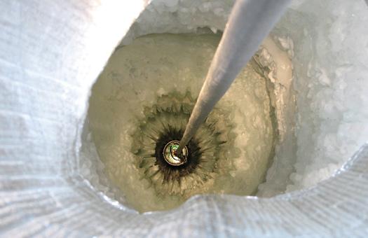 美科學家在南極鋪設“冰立方” 試圖尋找暗物質(zhì)線索