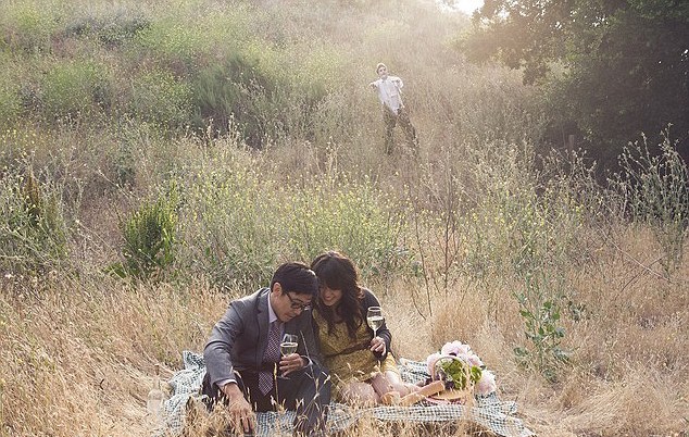 美國(guó)一對(duì)情侶拍另類“僵尸”訂婚照 一夜爆紅網(wǎng)絡(luò)