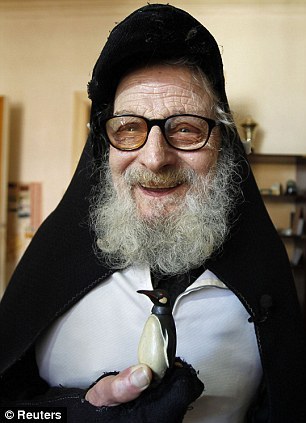 比利時(shí)老者狂迷企鵝 40年收藏?cái)?shù)千紀(jì)念品