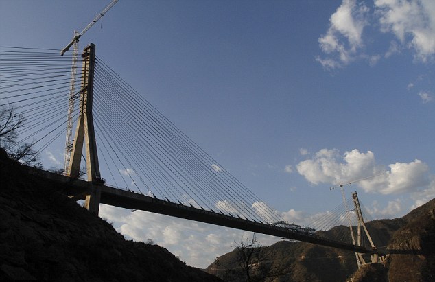 世界最高吊橋墨西哥通車 歷經(jīng)4年造價(jià)上億美元