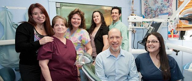 臉譜網(wǎng)創(chuàng)始人住簡(jiǎn)陋出租房 父母節(jié)儉堅(jiān)持工作不退休