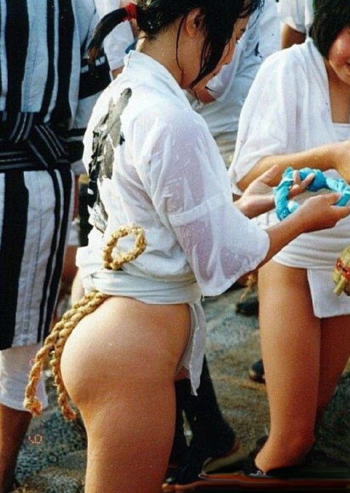 看看日本“變態(tài)”的女子相撲文化【組圖】