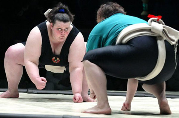 看看日本“變態(tài)”的女子相撲文化【組圖】