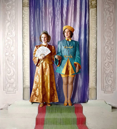 英國(guó)女王青少年時(shí)期舊照