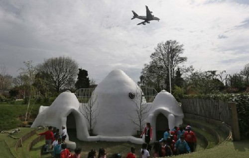 英國(guó)希斯羅機(jī)場(chǎng)附近小學(xué)建“穹廬” 阻隔噪音享寧?kù)o