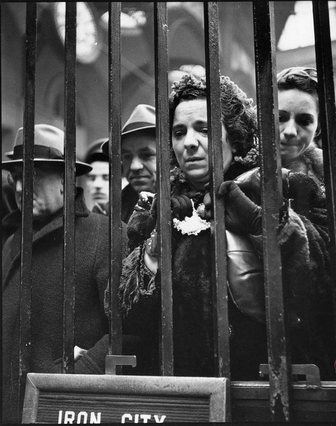 二戰(zhàn)美軍與愛(ài)人吻別照