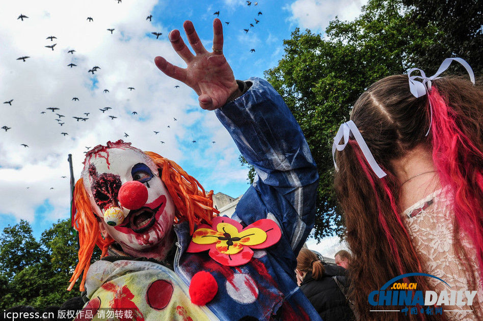 數(shù)千“僵尸”集體出街 英國(guó)倫敦變“鬼城”