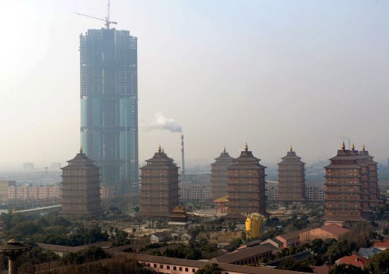 華西村摩天樓背后:財(cái)富差別讓村內(nèi)出現(xiàn)分層