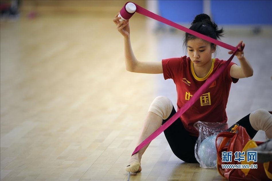 藝體少女體態(tài)秀麗 臺前幕后身姿揭秘