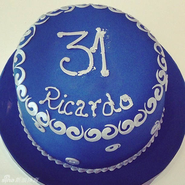 卡卡及女兒慶生 卡洛琳曬恩愛照