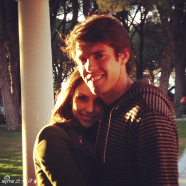 卡卡及女兒慶生 卡洛琳曬恩愛(ài)照