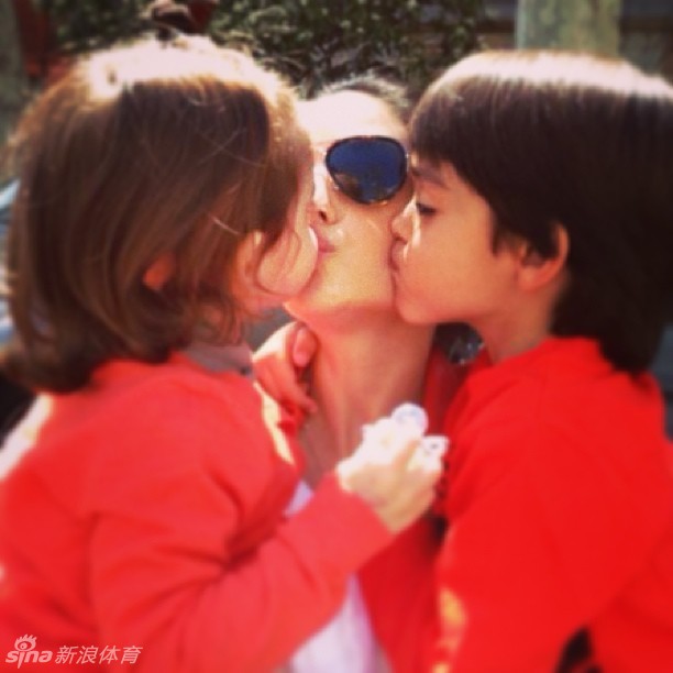 卡卡及女兒慶生 卡洛琳曬恩愛(ài)照