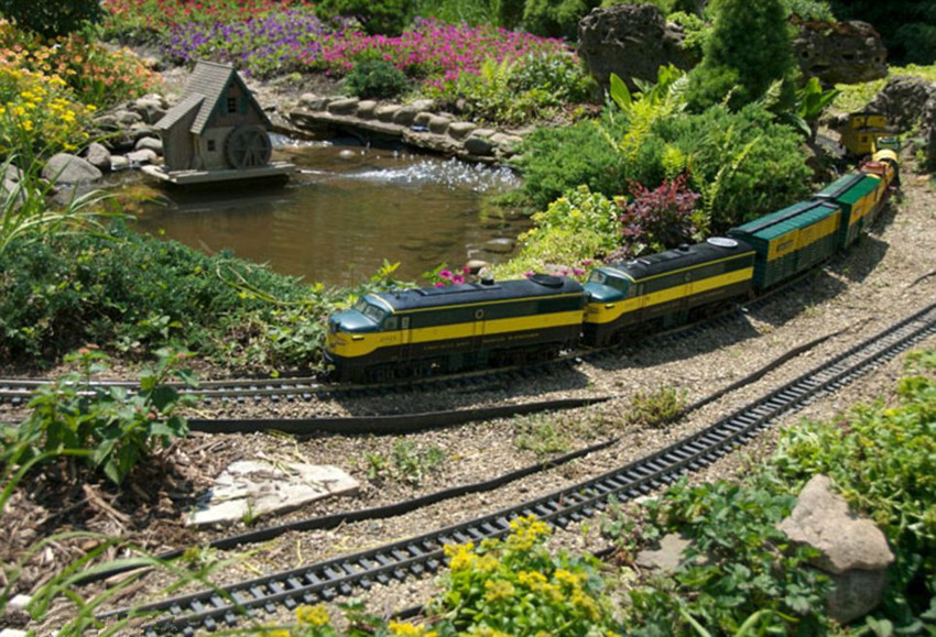 組圖:美一女子開放巨型火車模型莊園