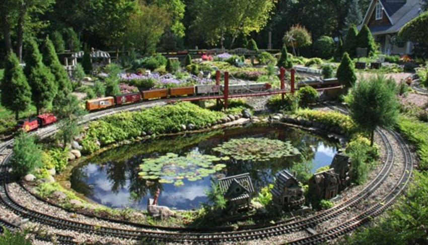 組圖:美一女子開放巨型火車模型莊園