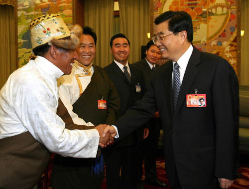 胡錦濤參加西藏團審議 強調用科學發(fā)展觀指導工作 <br>