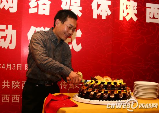 百名記者為壽星慶生 記者感受“回家”的溫暖