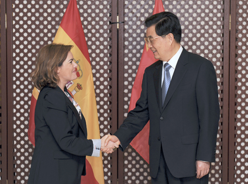 胡錦濤會(huì)見(jiàn)西班牙副首相薩恩斯·德圣瑪麗亞