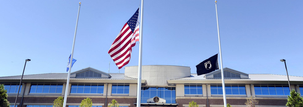 美國政府機構(gòu)降半旗致哀