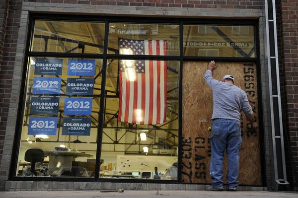奧巴馬選情落后遭遇“禍不單行” 辦公室遭槍擊、特工醉酒被捕