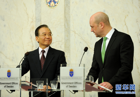 溫家寶與瑞典首相賴因費(fèi)爾特共同會(huì)見記者
