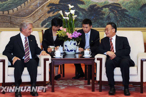 2009年溫家寶會(huì)見烏拉圭總統(tǒng)巴斯克斯