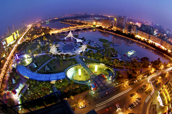 夜游泰州鳳城河 感受古城舒適“慢生活”