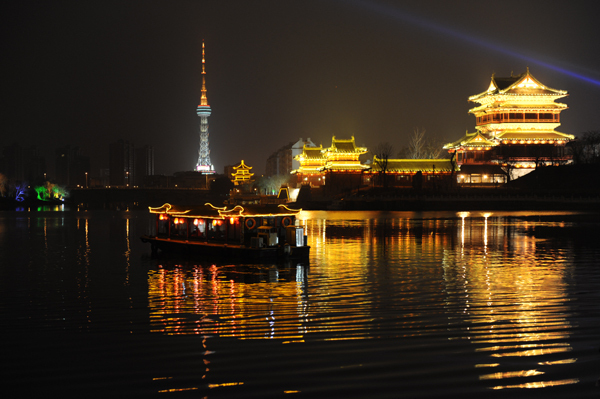 夜游泰州鳳城河 感受古城舒適“慢生活”
