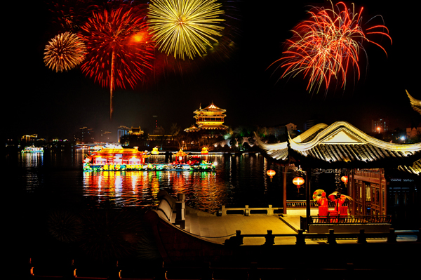 夜游泰州鳳城河 感受古城舒適“慢生活”