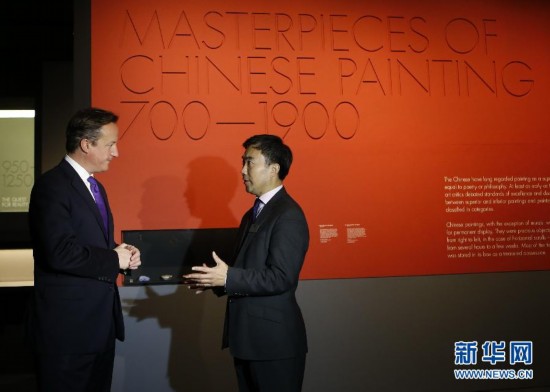 卡梅倫訪華前參觀中國(guó)畫展 期待吃火鍋?zhàn)哞F