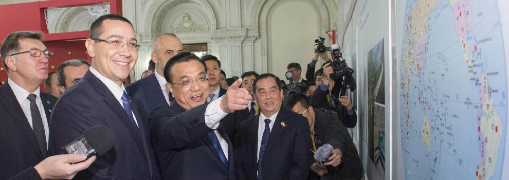 李克強(qiáng)與中東歐國家領(lǐng)導(dǎo)人參觀中國鐵路等基礎(chǔ)設(shè)施及裝備制造展