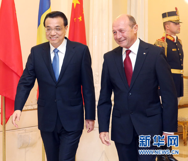 李克強(qiáng)會(huì)見羅馬尼亞總統(tǒng)伯塞斯庫